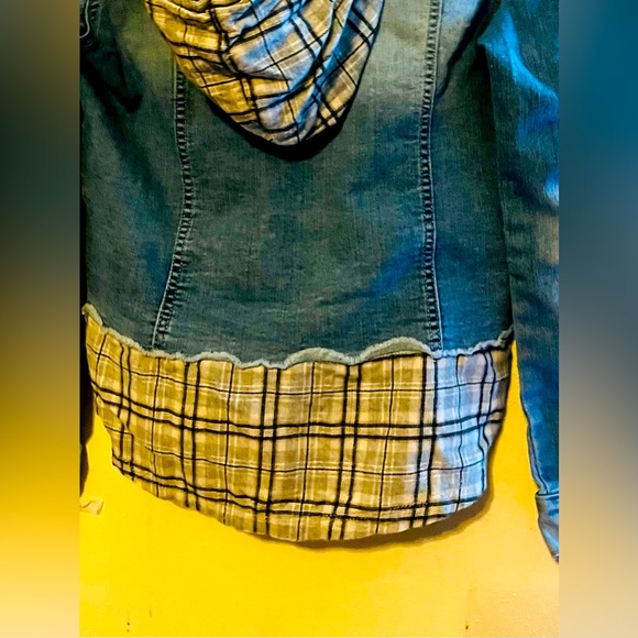 Wallflower Authentic Denim Top, with Built-in Flannel Hood, Size XL - Picture 8 of 9